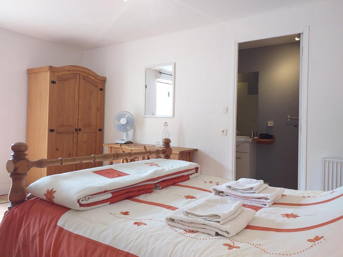Bed and Breakfast Ancienne Ecole Cazaux-Villecomtal Экстерьер фото