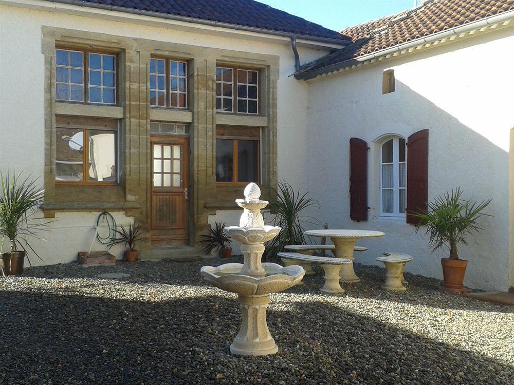 Bed and Breakfast Ancienne Ecole Cazaux-Villecomtal Экстерьер фото