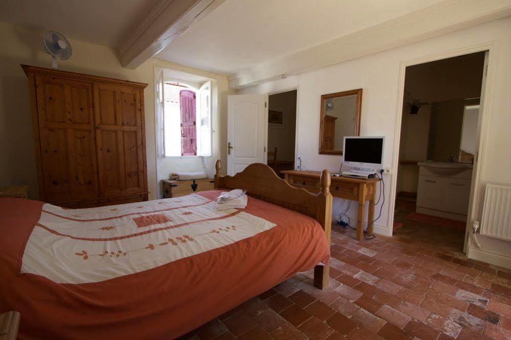 Bed and Breakfast Ancienne Ecole Cazaux-Villecomtal Экстерьер фото