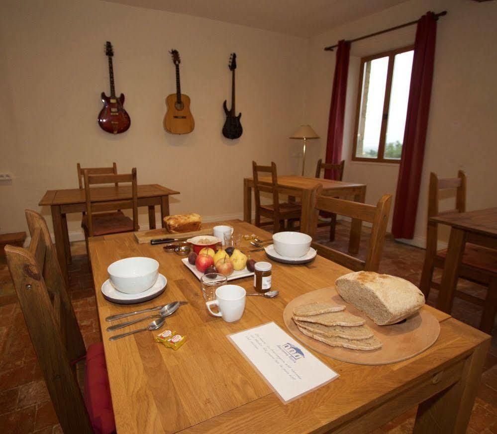 Bed and Breakfast Ancienne Ecole Cazaux-Villecomtal Экстерьер фото