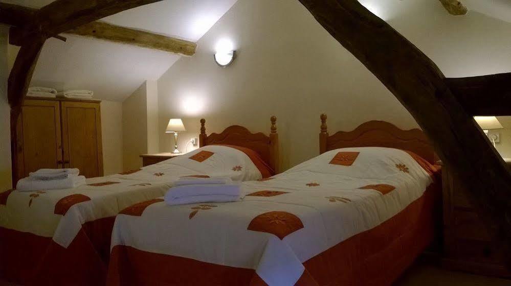Bed and Breakfast Ancienne Ecole Cazaux-Villecomtal Экстерьер фото